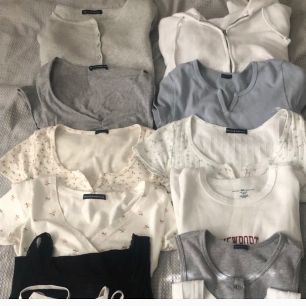 BRANDY MELVILLE GIVEAWAY ENTRY!!